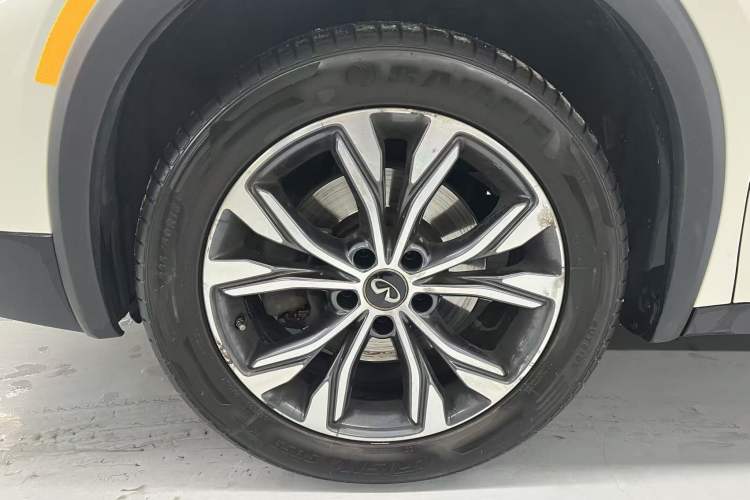 Used Infiniti QX30 2017 2.0T Four-Wheel Drive Fashion Edition Exterior 9