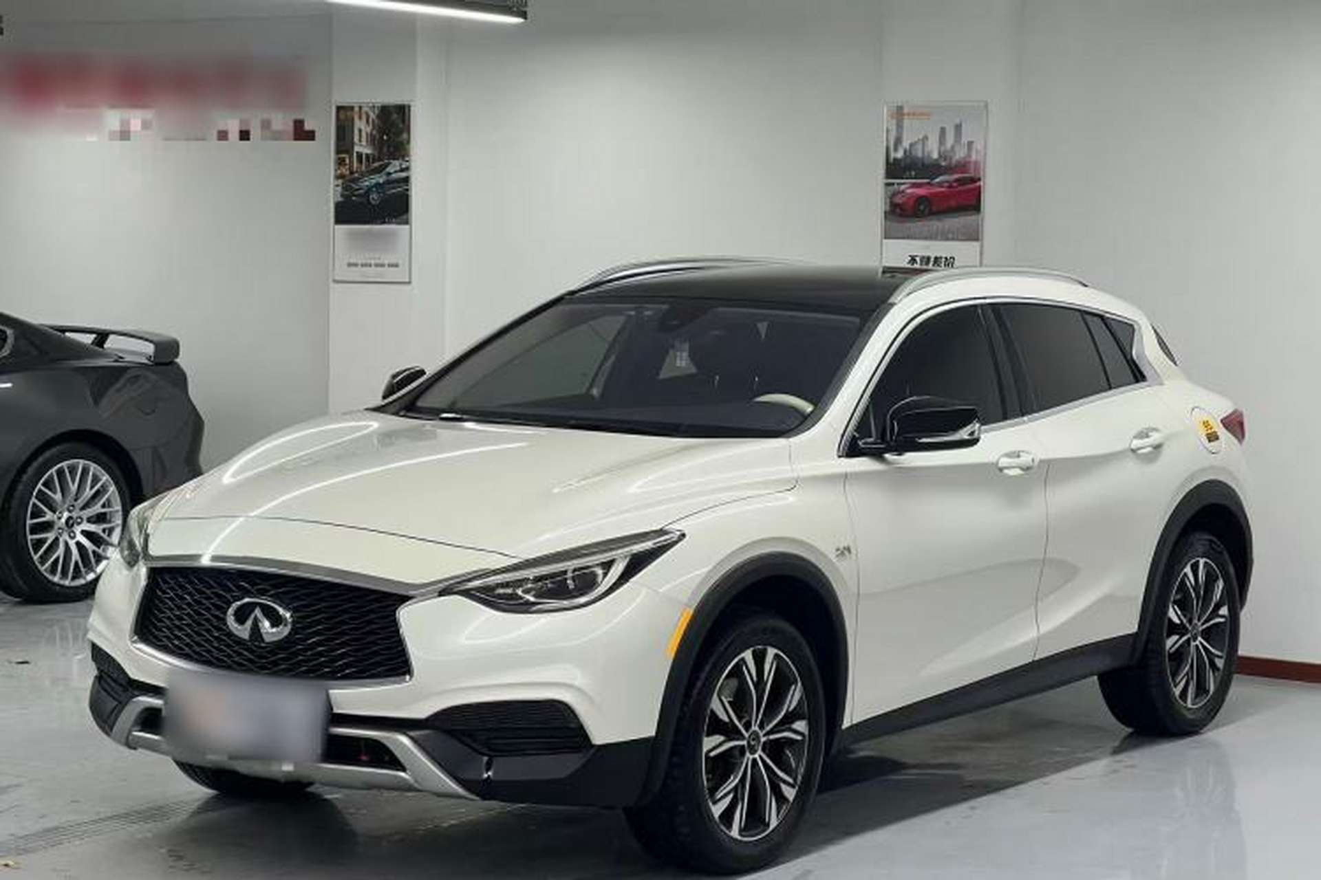 Used Infiniti QX30 2017 2.0T Four-Wheel Drive Fashion Edition Front Left 45 Deg