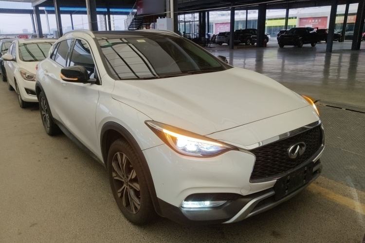 Used Infiniti QX30 2017 2.0T Four-Wheel Drive Sport Edition Front Right 45 Deg