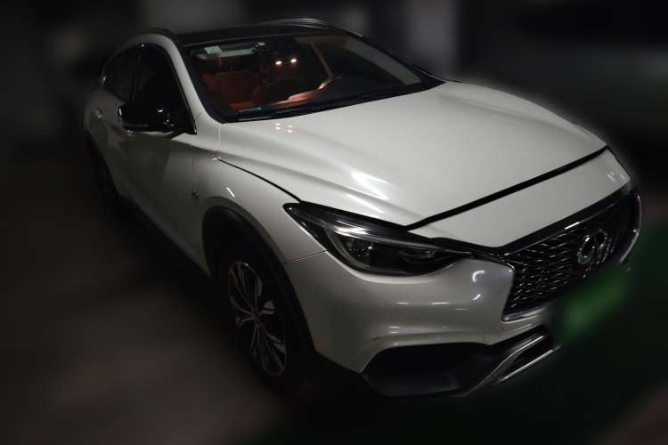 Used Infiniti QX30 2017 2.0T Four-Wheel Drive Fashion Edition Front Right 45 Deg