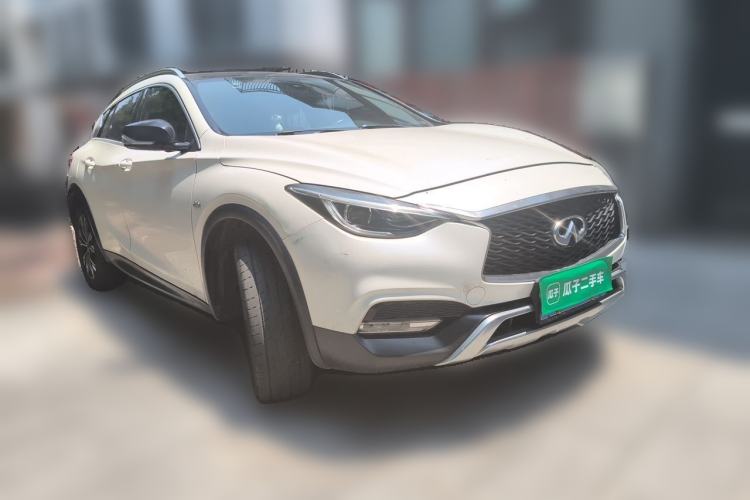 Used Infiniti QX30 2017 2.0T Four-Wheel Drive Sport Edition Front Right 45 Deg