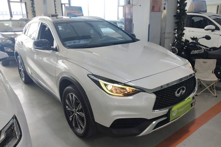 Used Infiniti QX30 2017 2.0T Four-Wheel Drive Fashion Edition Front Right 45 Deg