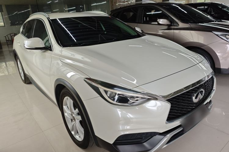Used Infiniti QX30 2017 1.6T Two-Wheel Drive Fashion Edition Front Right 45 Deg
