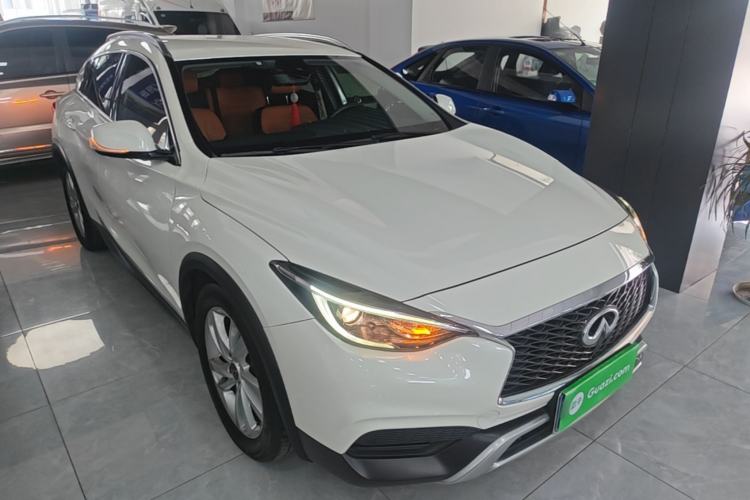Used Infiniti QX30 2017 1.6T Two-Wheel Drive Fashion Edition Front Right 45 Deg