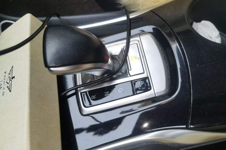 Used Infiniti QX30 2017 2.0T Four-Wheel Drive Fashion Edition Gear Lever