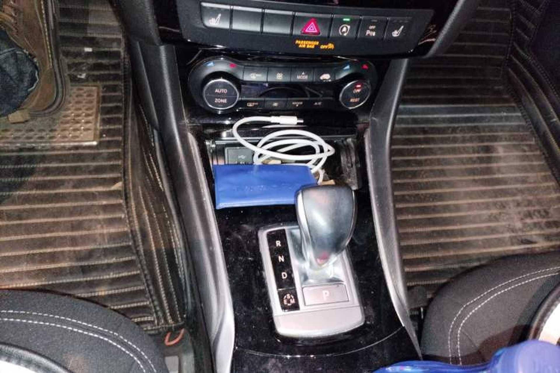 Used Infiniti QX30 2017 1.6T Two-Wheel-Drive Sport Edition Gear Lever