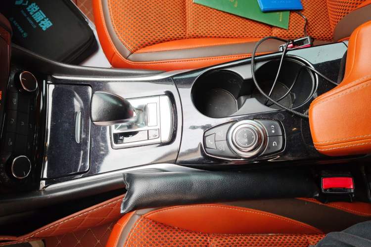 Used Infiniti QX30 2017 2.0T Four-Wheel Drive Sport Edition Gear Lever