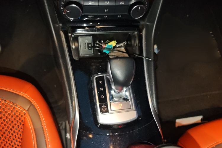 Used Infiniti QX30 2017 2.0T Four-Wheel Drive Sport Edition Gear Lever