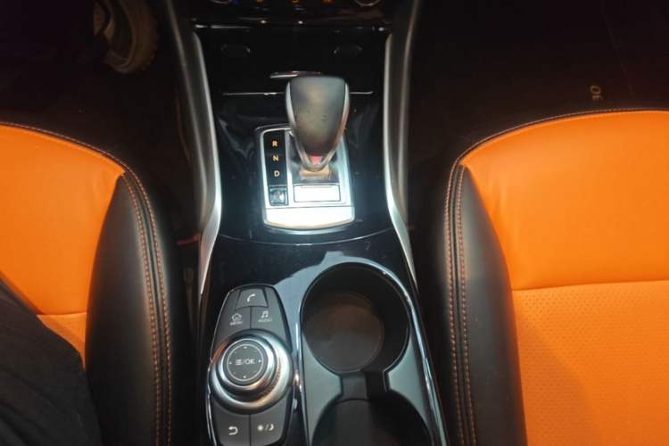 Used Infiniti QX30 2017 1.6T Two-Wheel Drive Fashion Edition Gear Lever