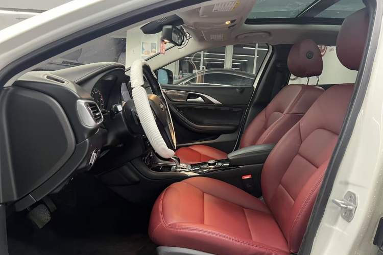 Used Infiniti QX30 2017 2.0T Four-Wheel Drive Fashion Edition Interior 1