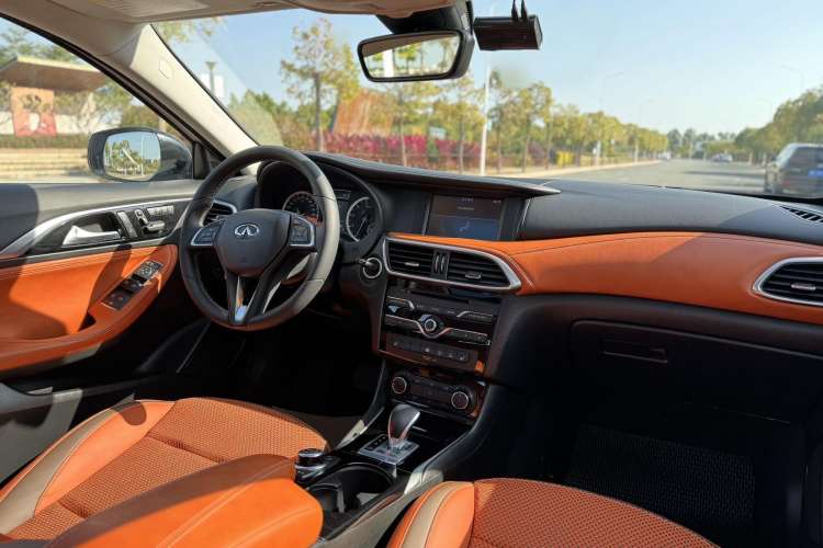 Used Infiniti QX30 2017 2.0T Four-Wheel Drive Sport Edition Interior 1