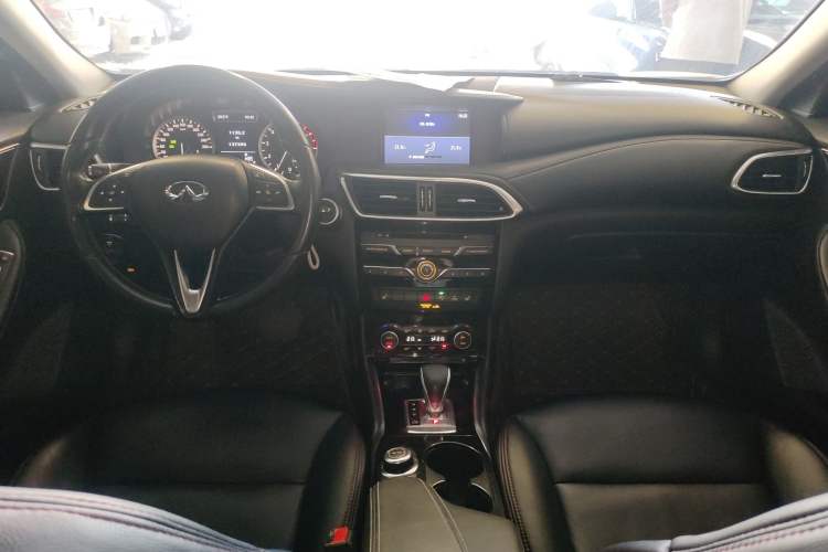 Used Infiniti QX30 2017 1.6T Two-Wheel-Drive Sport Edition Interior 2