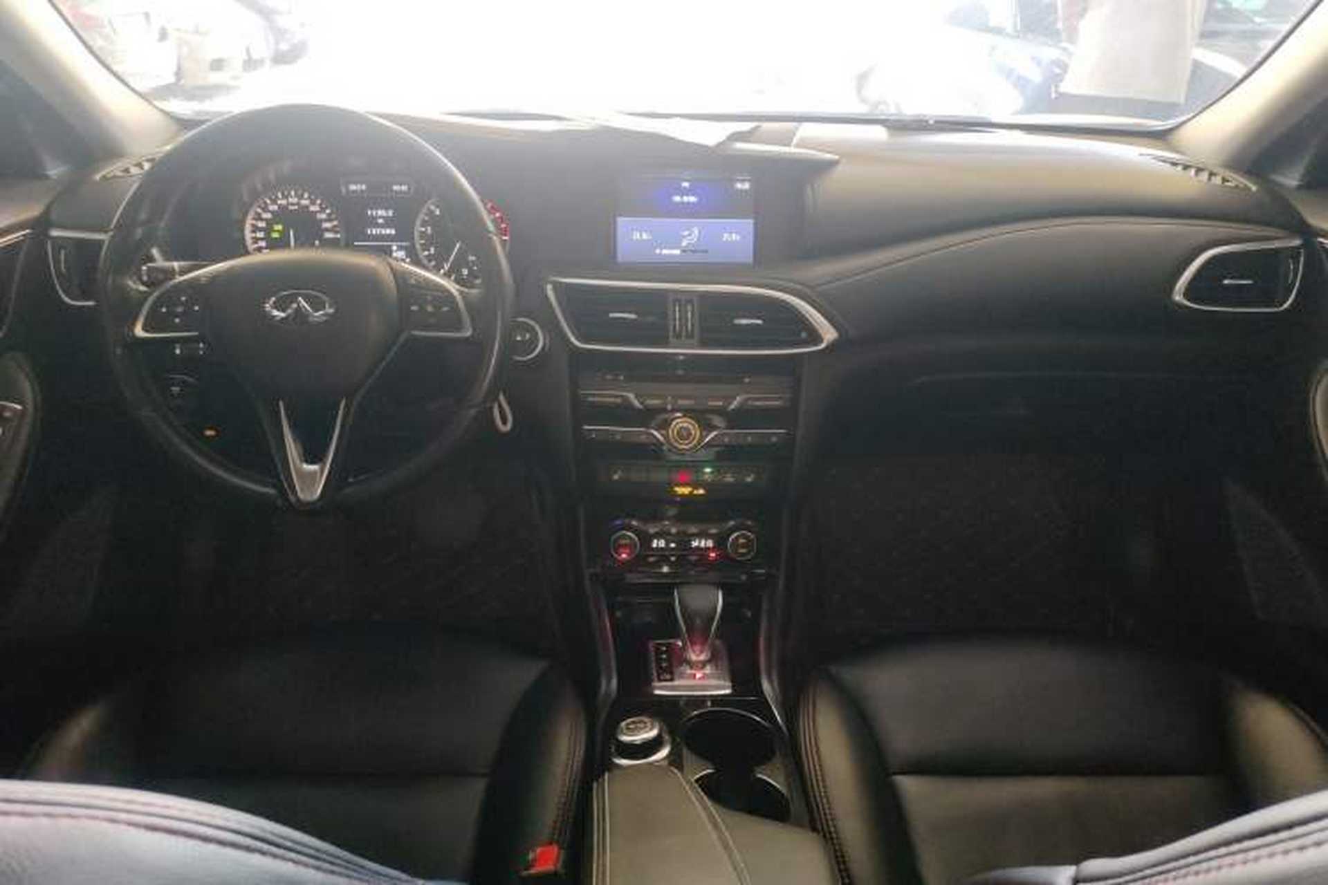 Used Infiniti QX30 2017 1.6T Two-Wheel-Drive Sport Edition Interior 2
