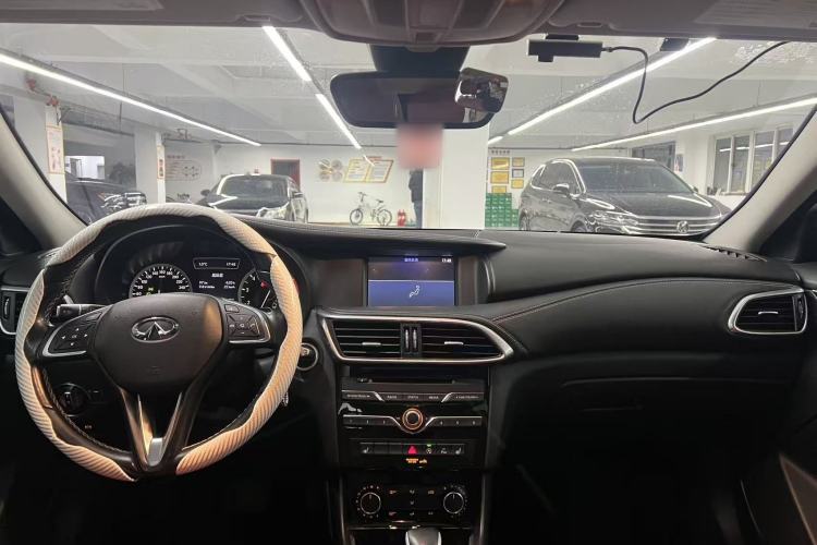 Used Infiniti QX30 2017 2.0T Four-Wheel Drive Fashion Edition Interior 3