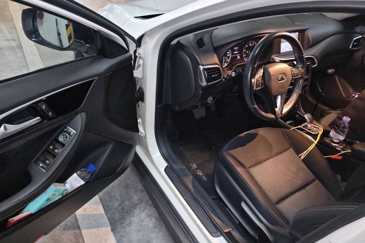 Used Infiniti QX30 2017 1.6T Two-Wheel Drive Fashion Edition Interior 3