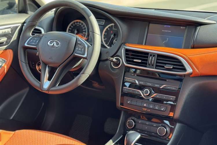Used Infiniti QX30 2017 2.0T Four-Wheel Drive Sport Edition Interior 4