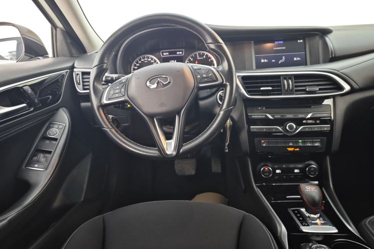 Used Infiniti QX30 2017 1.6T Two-Wheel-Drive Sport Edition Interior 5