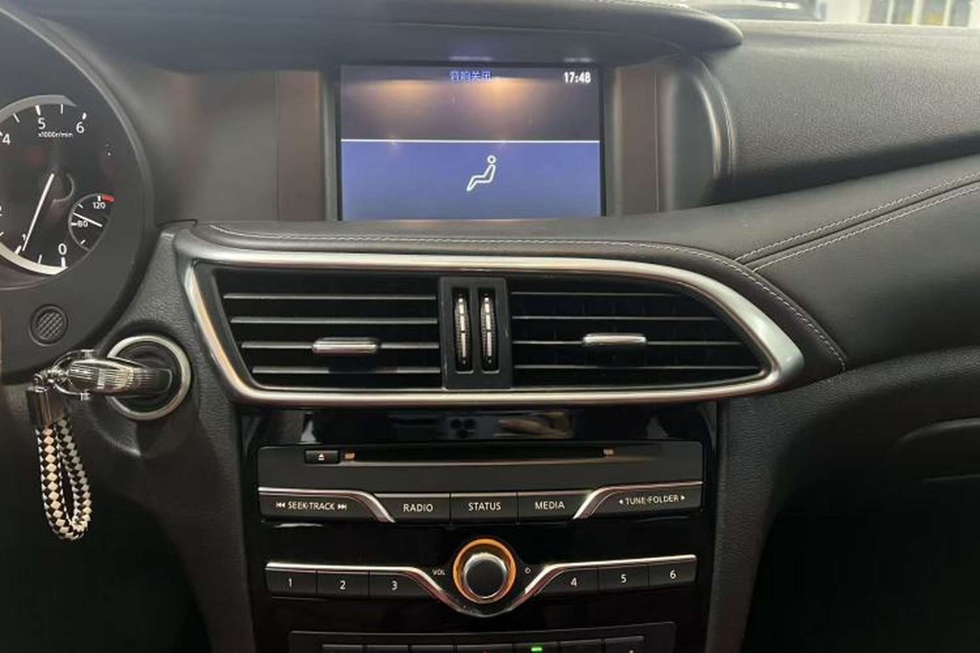 Used Infiniti QX30 2017 2.0T Four-Wheel Drive Fashion Edition Interior 5