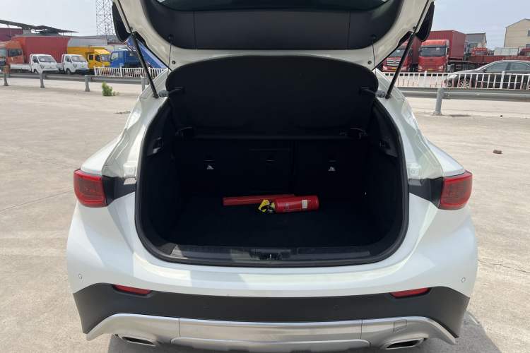 Used Infiniti QX30 2017 1.6T Two-Wheel Drive Fashion Edition Interior 5