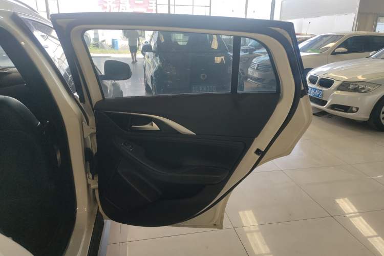 Used Infiniti QX30 2017 1.6T Two-Wheel-Drive Sport Edition Interior 6