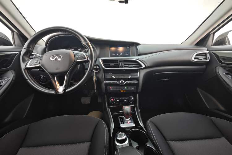Used Infiniti QX30 2017 1.6T Two-Wheel-Drive Sport Edition Interior 6