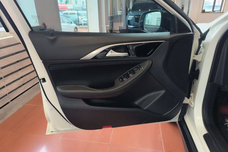 Used Infiniti QX30 2017 2.0T Four-Wheel Drive Fashion Edition Interior 7
