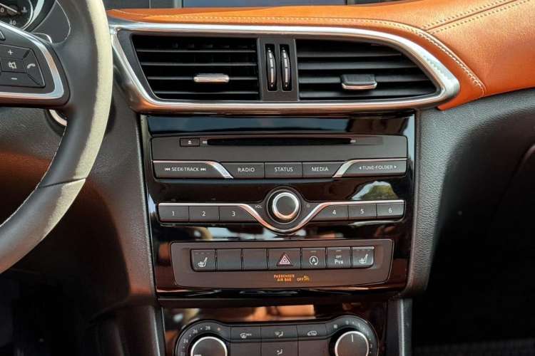 Used Infiniti QX30 2017 2.0T Four-Wheel Drive Sport Edition Interior 7