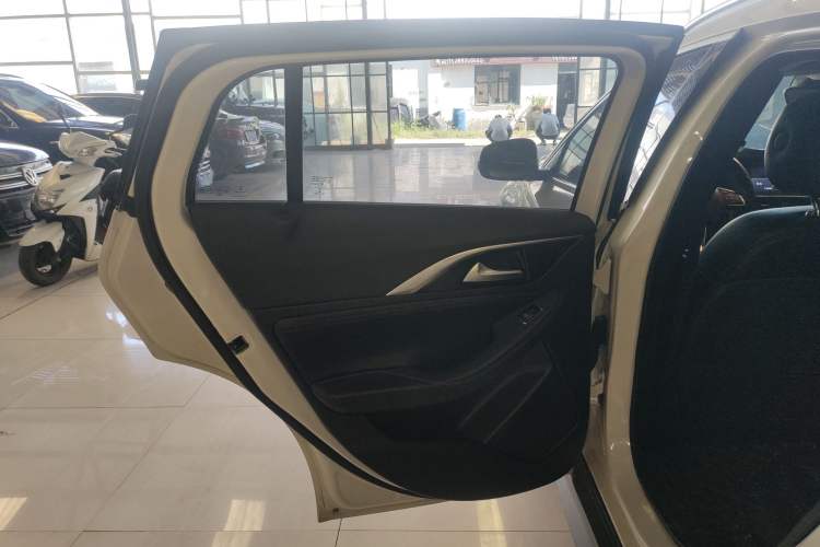 Used Infiniti QX30 2017 1.6T Two-Wheel-Drive Sport Edition Interior 8