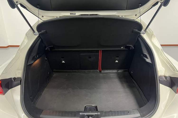 Used Infiniti QX30 2017 2.0T Four-Wheel Drive Fashion Edition Interior 9