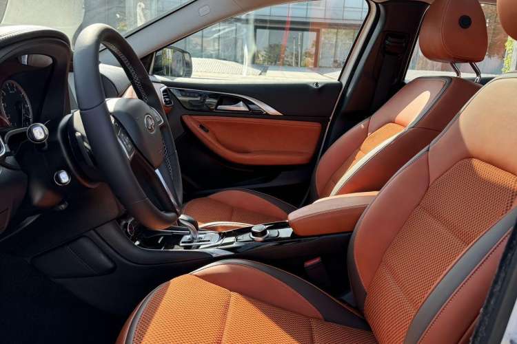 Used Infiniti QX30 2017 2.0T Four-Wheel Drive Sport Edition Interior 9