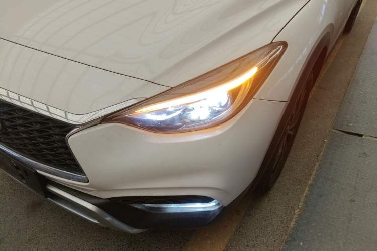 Used Infiniti QX30 2017 2.0T Four-Wheel Drive Sport Edition Left Front Headlight