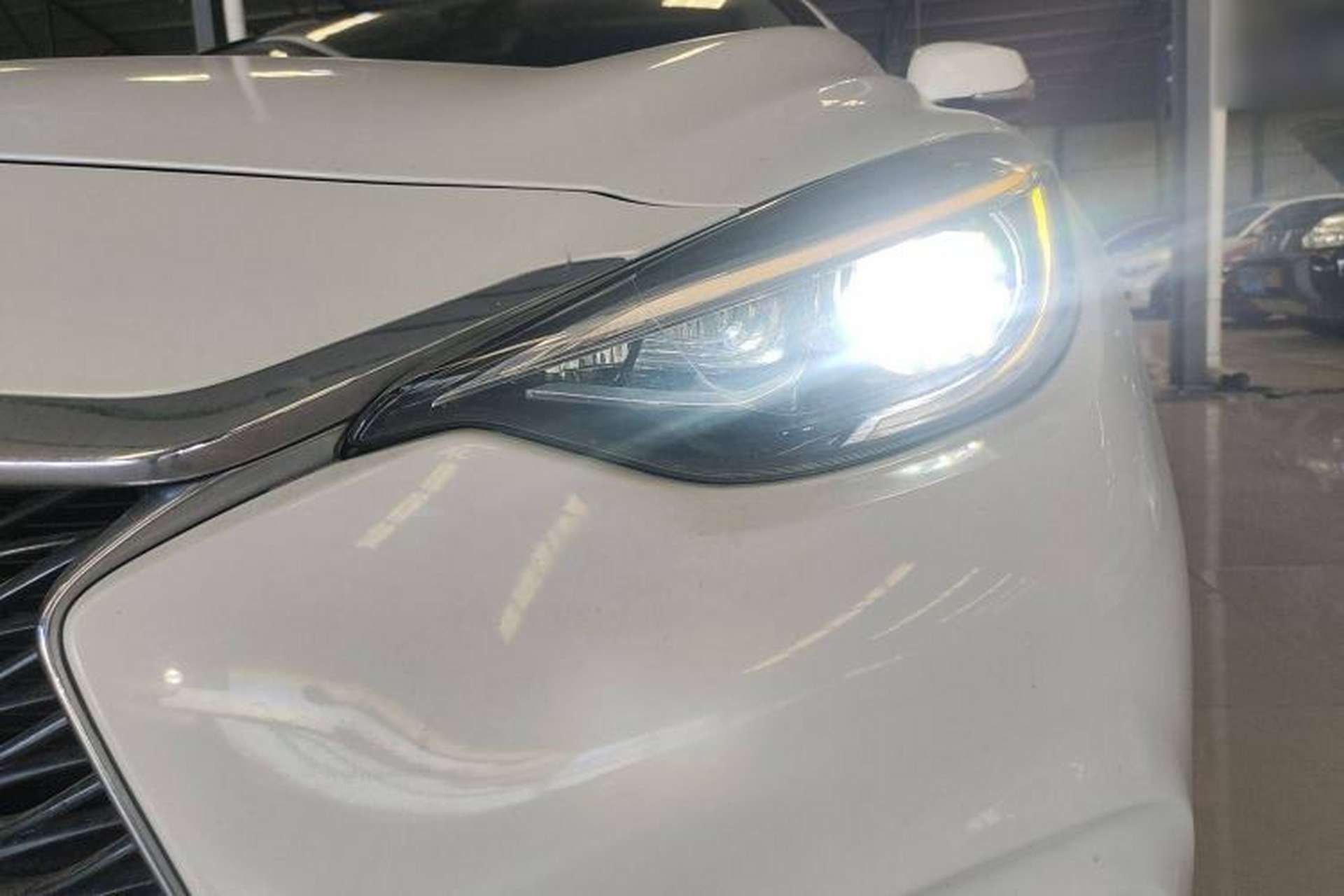 Used Infiniti QX30 2017 1.6T Two-Wheel-Drive Sport Edition Left Front Headlight