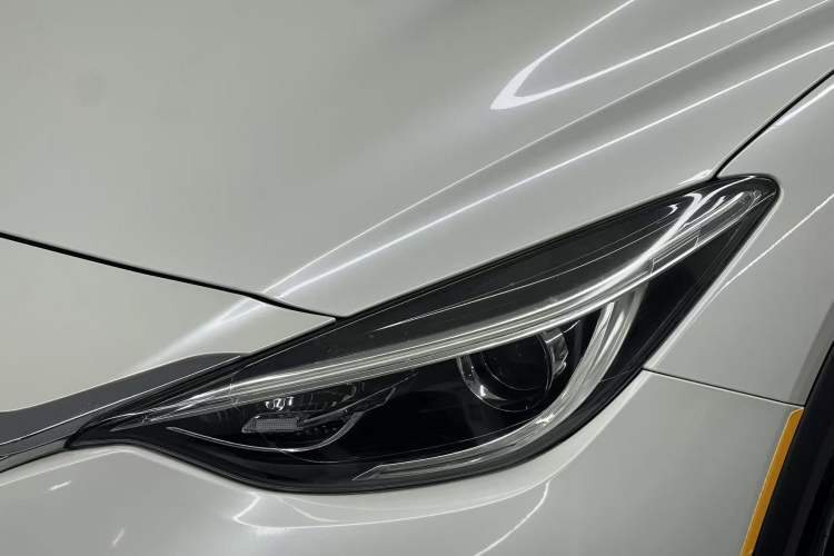 Used Infiniti QX30 2017 2.0T Four-Wheel Drive Fashion Edition Left Front Headlight