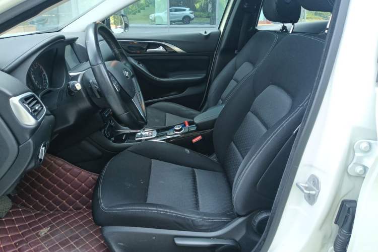 Used Infiniti QX30 2017 2.0T Four-Wheel Drive Fashion Edition Left Front Seat