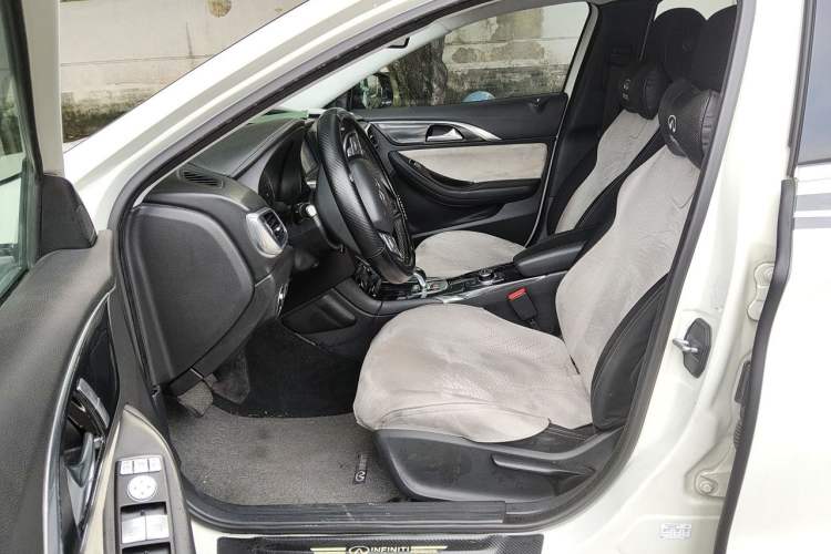 Used Infiniti QX30 2017 1.6T Two-Wheel Drive Fashion Edition Left Front Seat