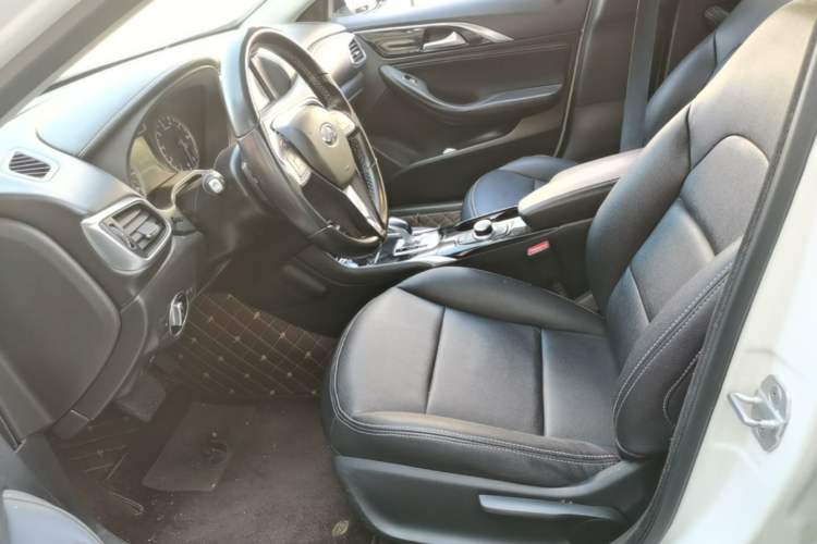 Used Infiniti QX30 2017 1.6T Two-Wheel Drive Fashion Edition Left Front Seat