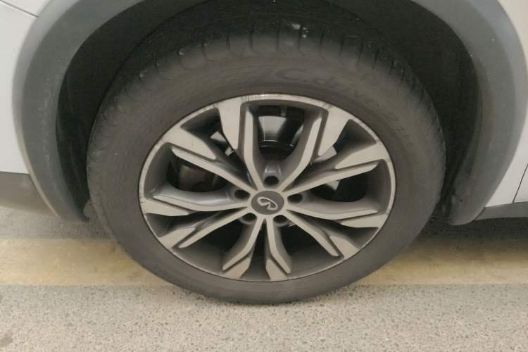 Used Infiniti QX30 2017 2.0T Four-Wheel Drive Sport Edition Left Front Wheel Hub