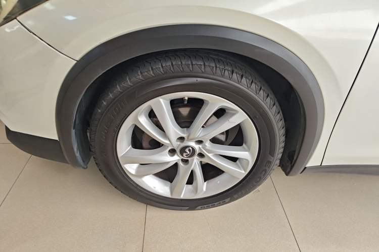 Used Infiniti QX30 2017 1.6T Two-Wheel Drive Fashion Edition Left Front Wheel Hub