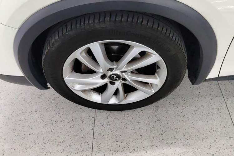 Used Infiniti QX30 2017 1.6T Two-Wheel-Drive Sport Edition Left Front Wheel Hub