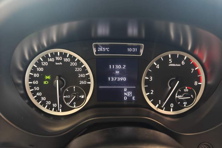 Used Infiniti QX30 2017 1.6T Two-Wheel-Drive Sport Edition Odometer Close Up