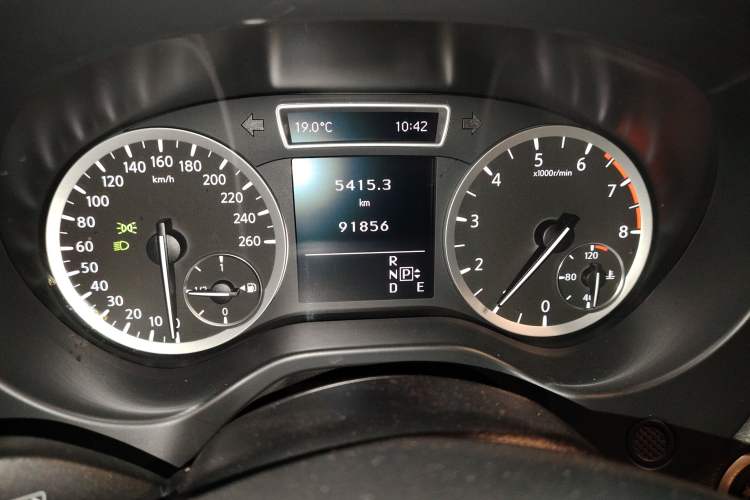 Used Infiniti QX30 2017 2.0T Four-Wheel Drive Fashion Edition Odometer Close Up