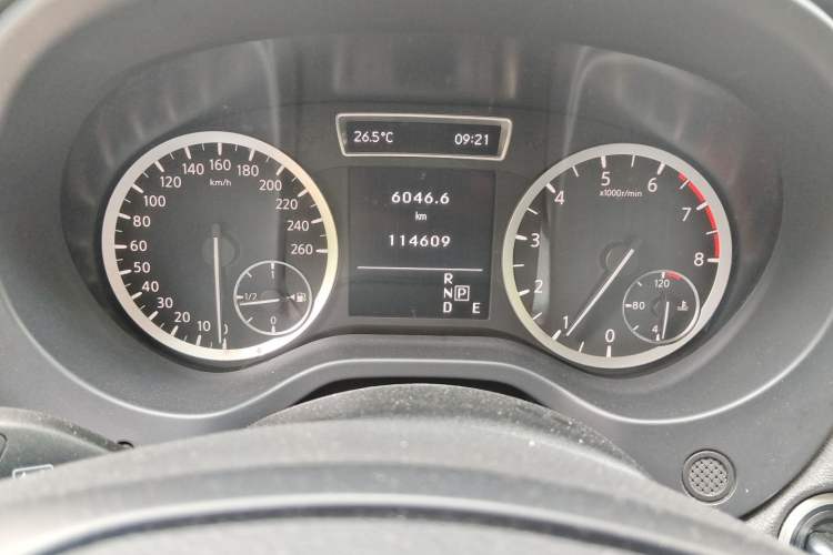 Used Infiniti QX30 2017 1.6T Two-Wheel-Drive Sport Edition Odometer Close Up