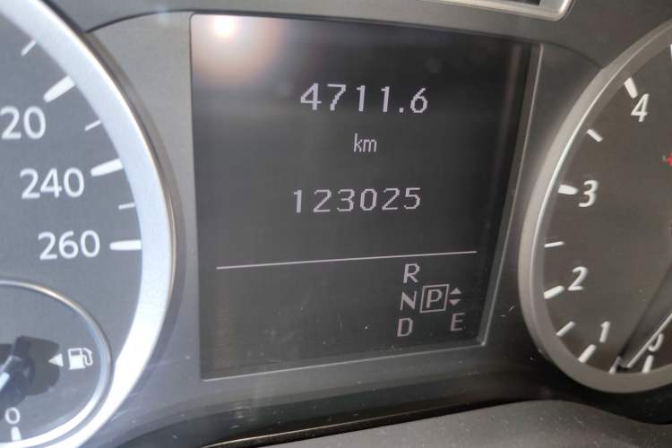 Used Infiniti QX30 2017 2.0T Four-Wheel Drive Sport Edition Odometer Close Up