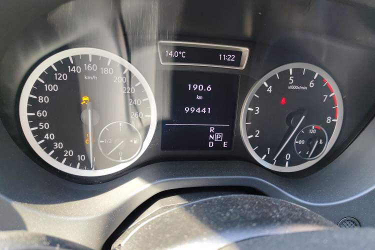 Used Infiniti QX30 2017 2.0T Four-Wheel Drive Fashion Edition Odometer Close Up