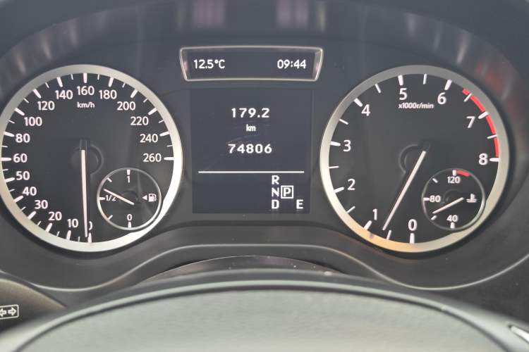 Used Infiniti QX30 2017 1.6T Two-Wheel-Drive Sport Edition Odometer Close Up