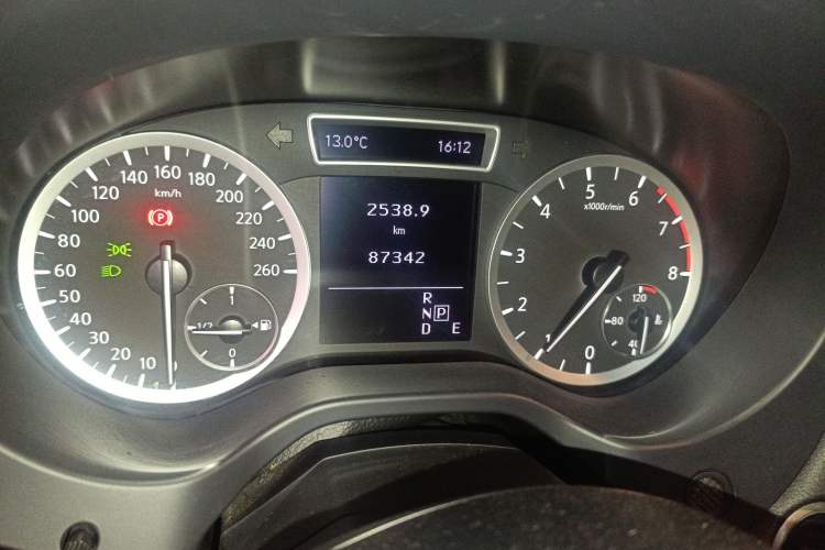 Used Infiniti QX30 2017 1.6T Two-Wheel-Drive Sport Edition Odometer Close Up