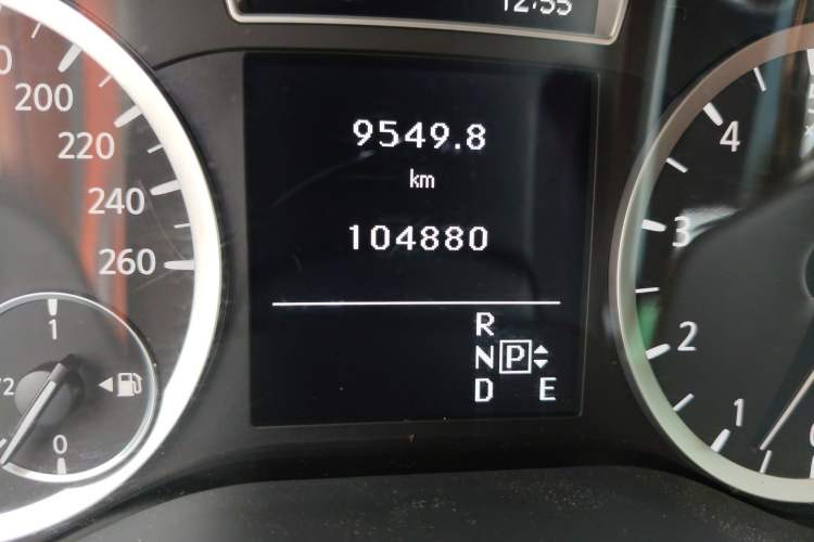Used Infiniti QX30 2017 2.0T Four-Wheel Drive Sport Edition Odometer Close Up
