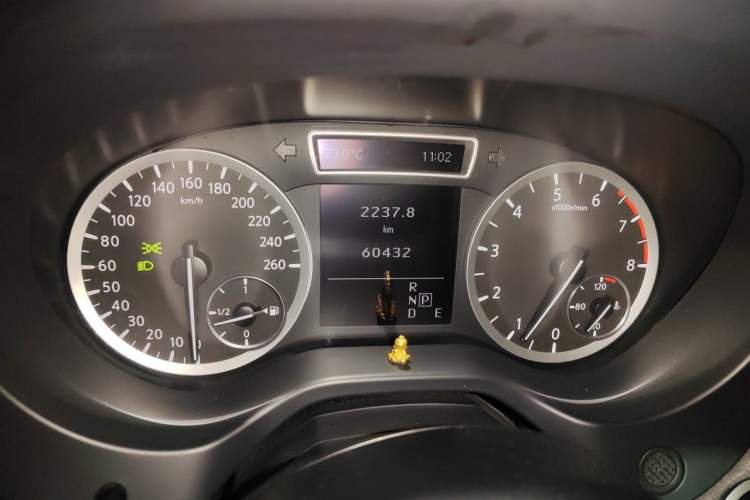 Used Infiniti QX30 2017 1.6T Two-Wheel-Drive Sport Edition Odometer Close Up