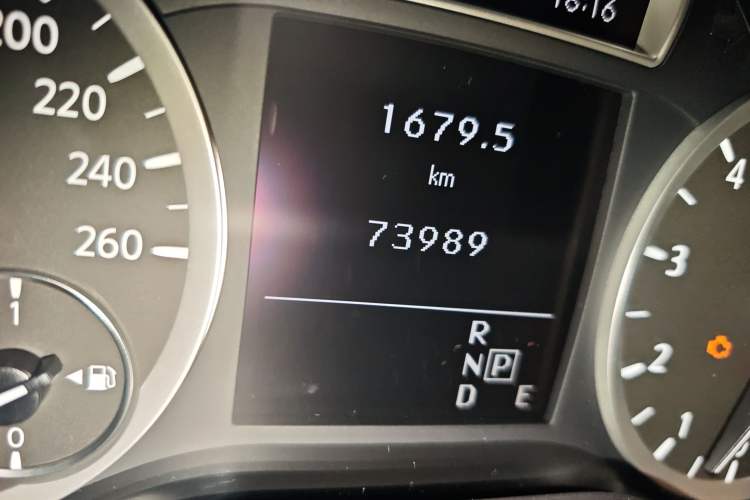 Used Infiniti QX30 2017 2.0T Four-Wheel Drive Sport Edition Odometer Close Up