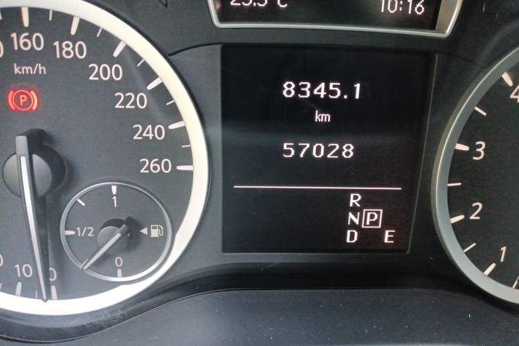 Used Infiniti QX30 2017 2.0T Four-Wheel Drive Fashion Edition Odometer Close Up